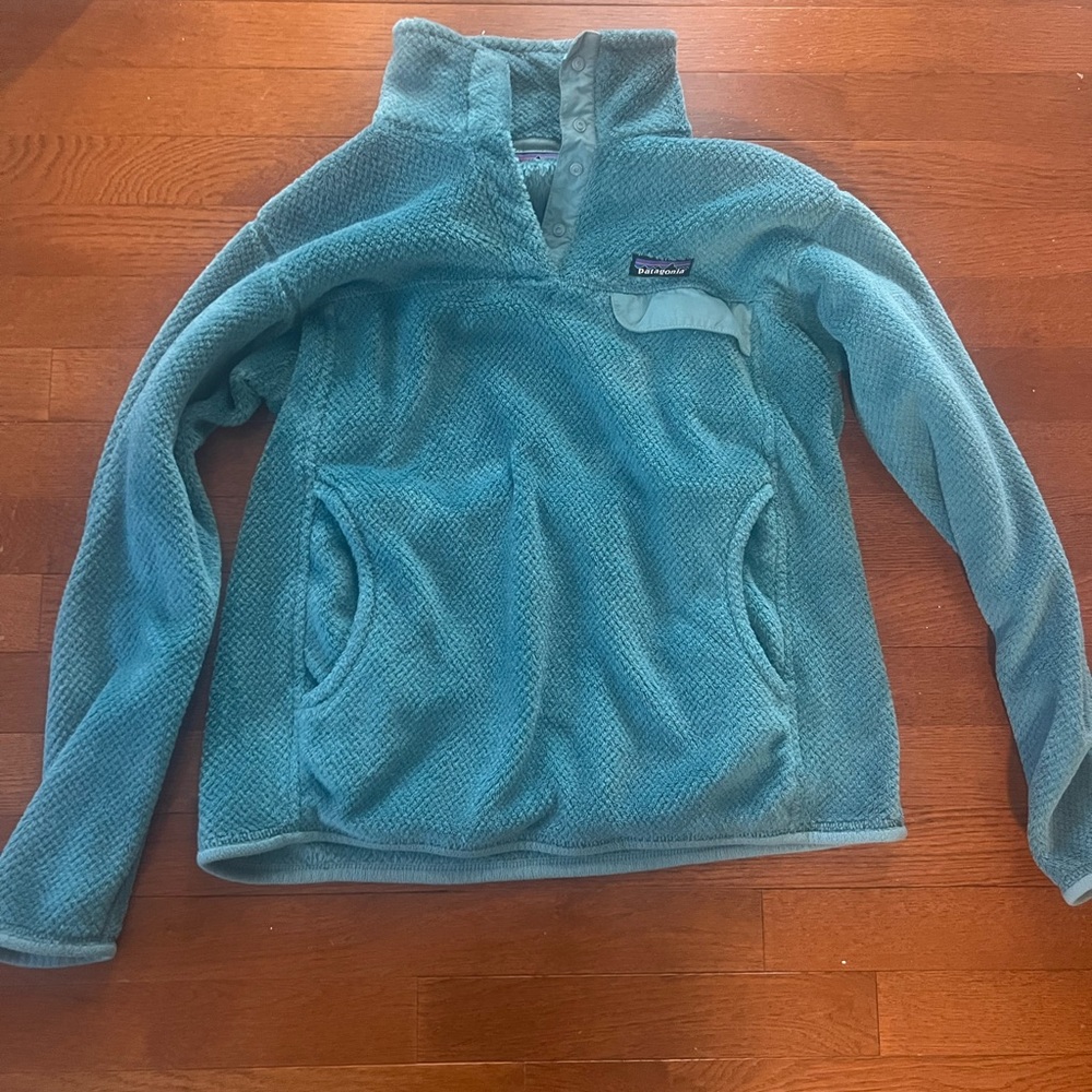 Women’s aqua blue Medium Patagonia pullover fleece
